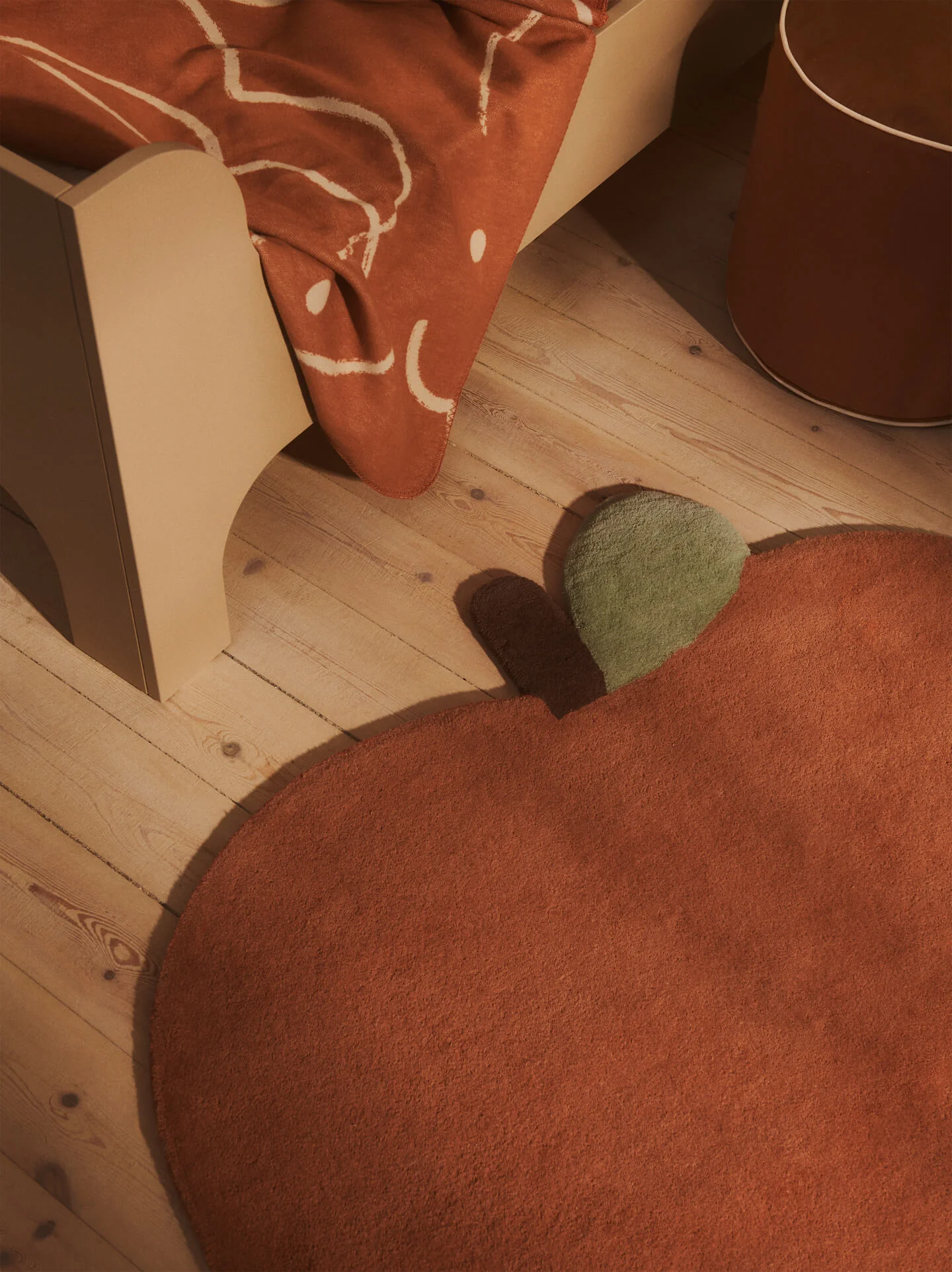 Apple Tufted Rug - Brown Clay - Image 2