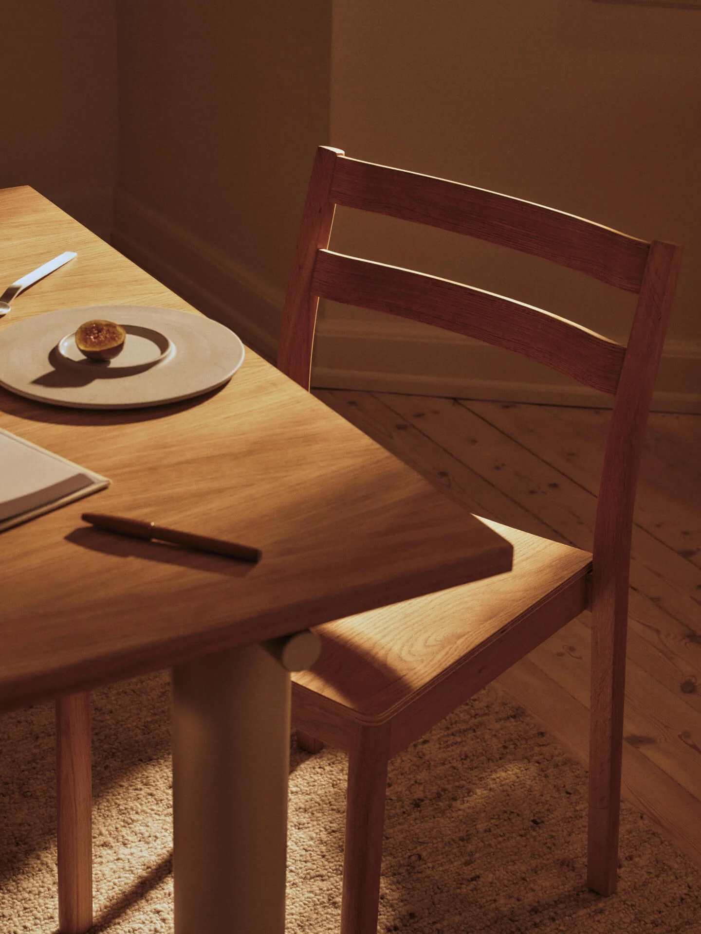 Atura Dining Table - Light Cashmere/Natural Oak Veneer - Image 3