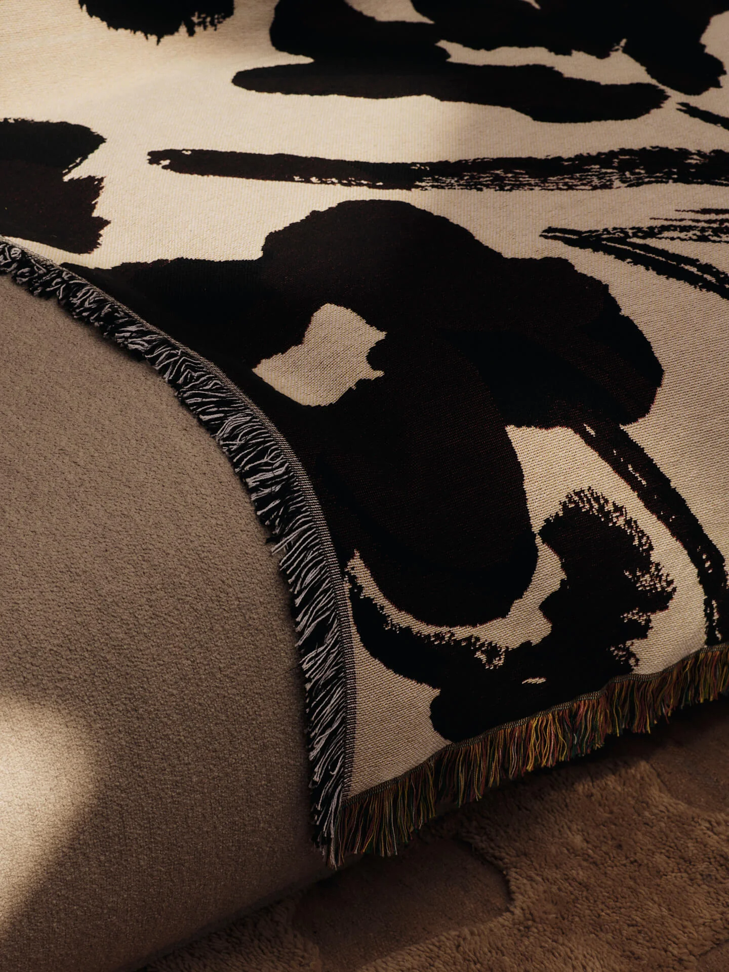 Cilla Tapestry Blanket - Off-White/Dark Grape - Image 2