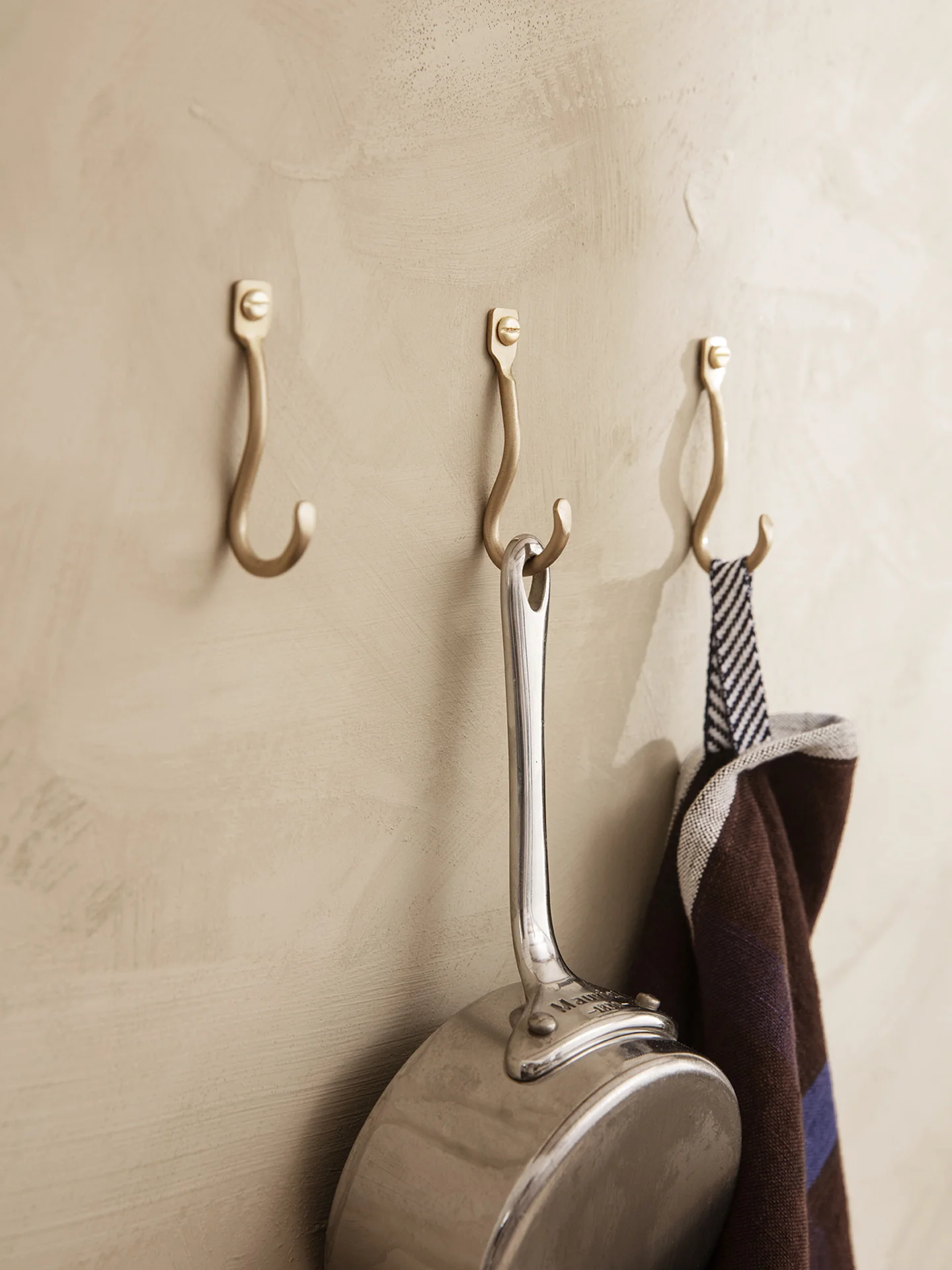 Curvature Hooks - Set of 3 - Brass - Image 2