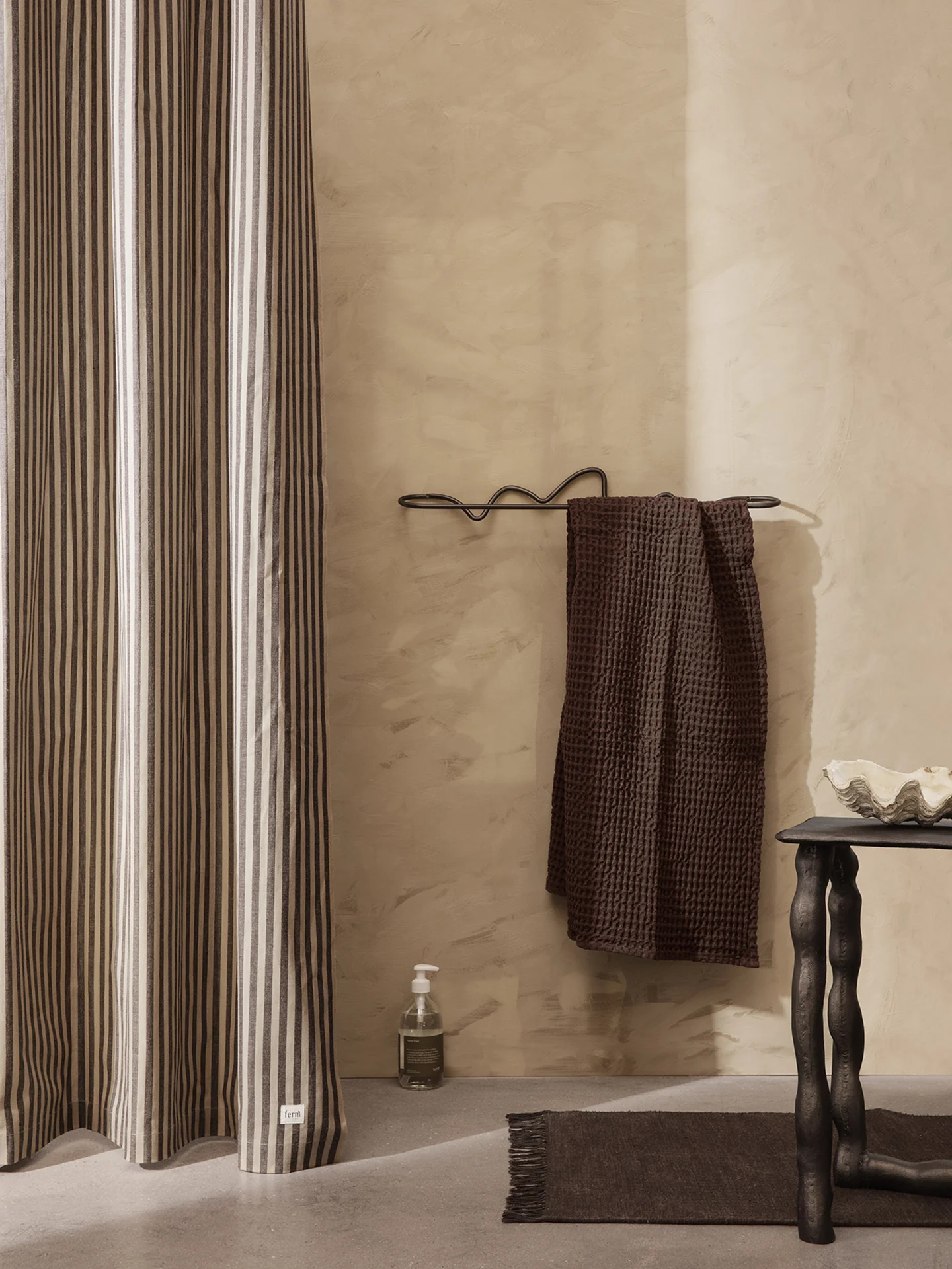 Curvature Towel Hanger - Black Brass - Image 2