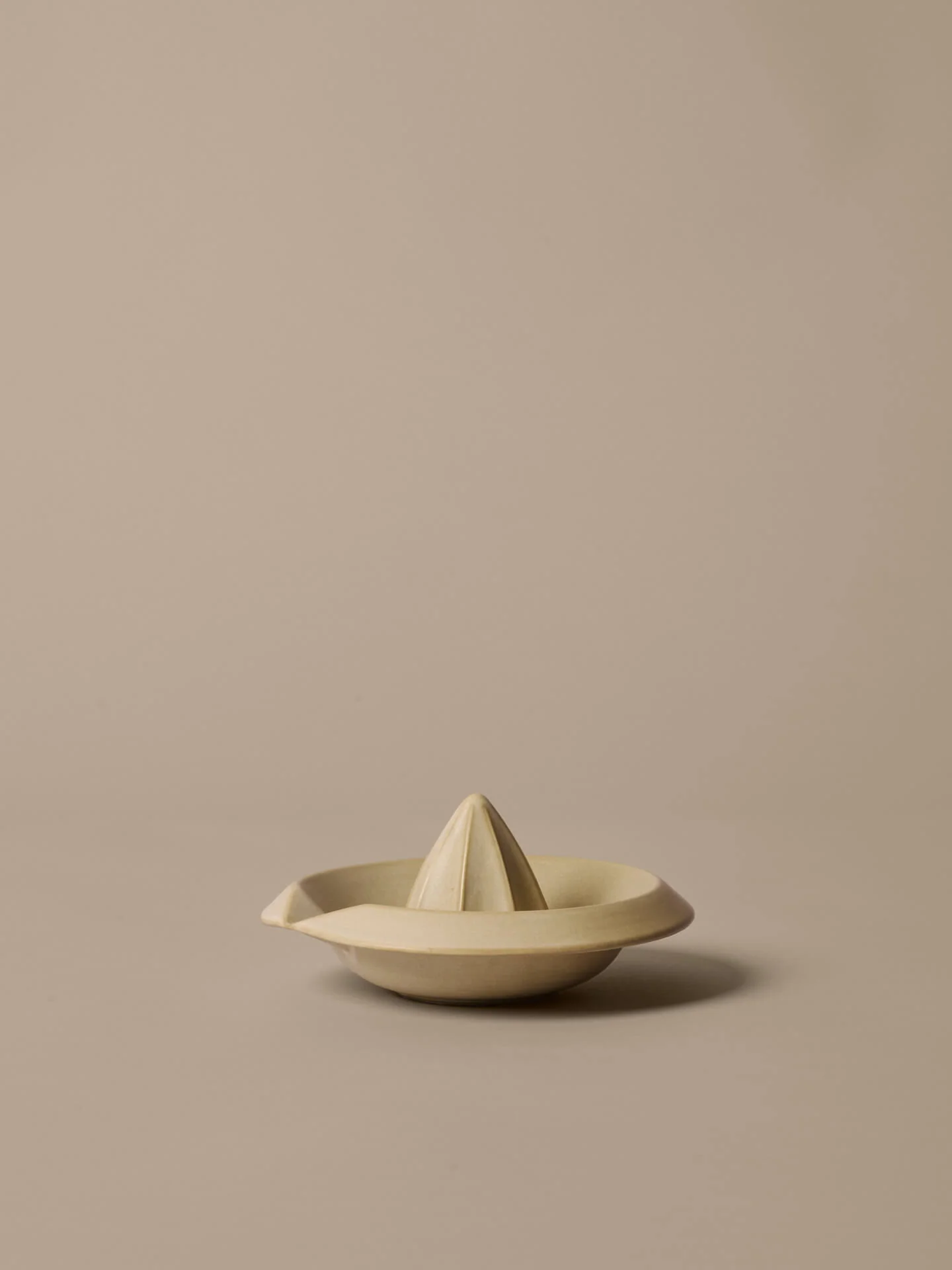 Erena Citrus Juicer - Cream - Image 3