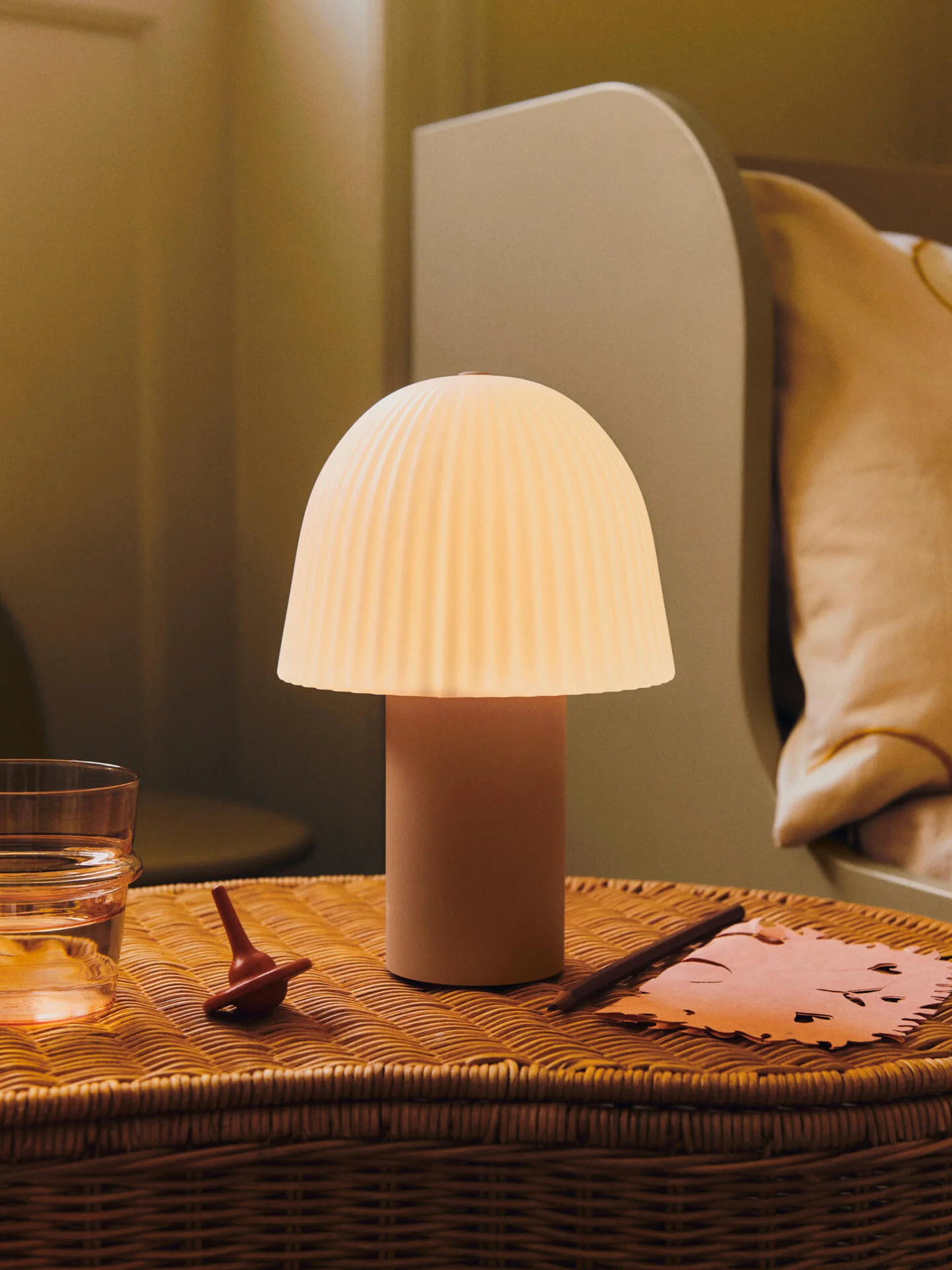 Frill Portable Lamp - Rose/White - Image 2