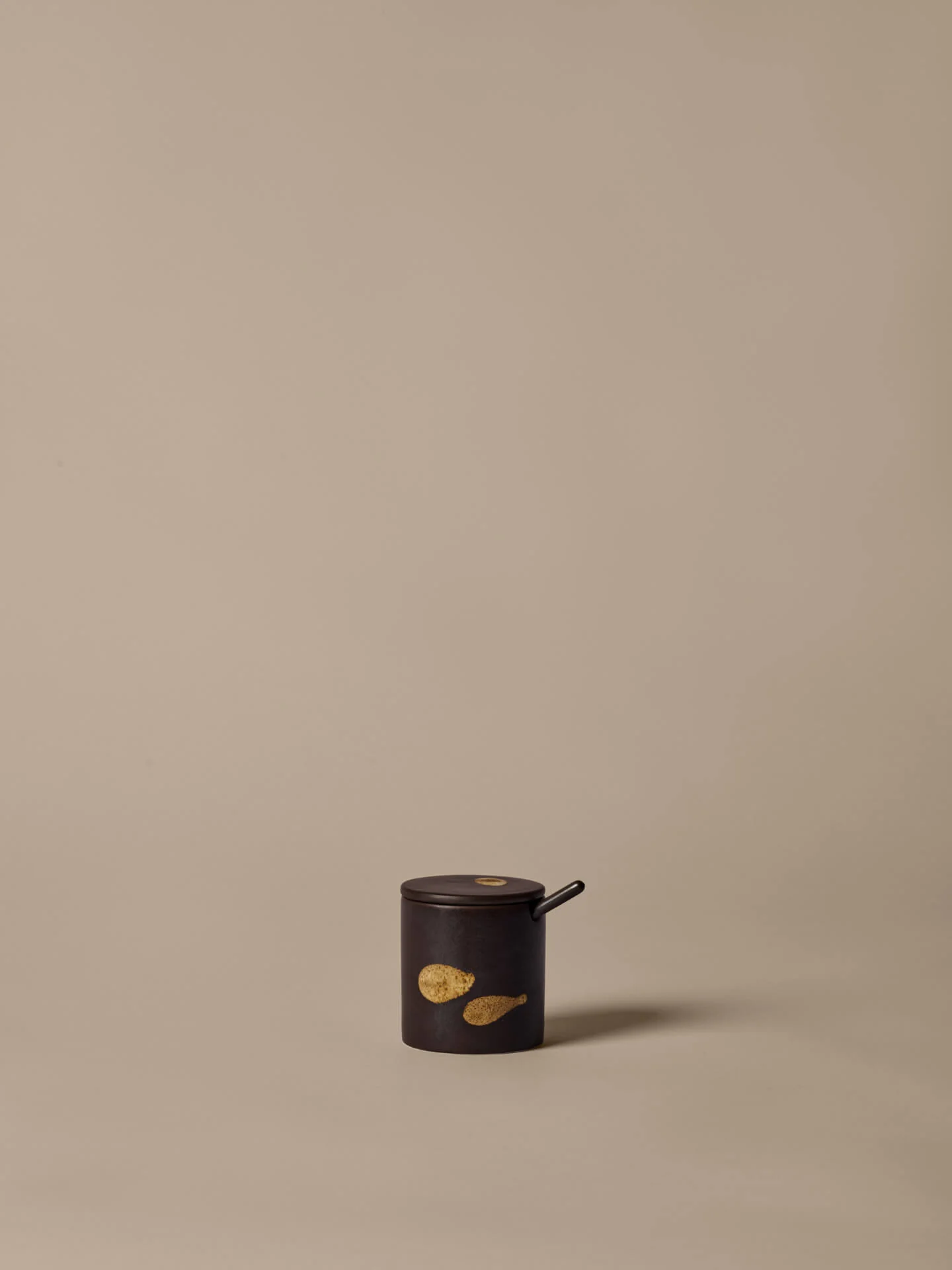 Koyo Jar with Spoon - Dark Brown/Buff - Image 2