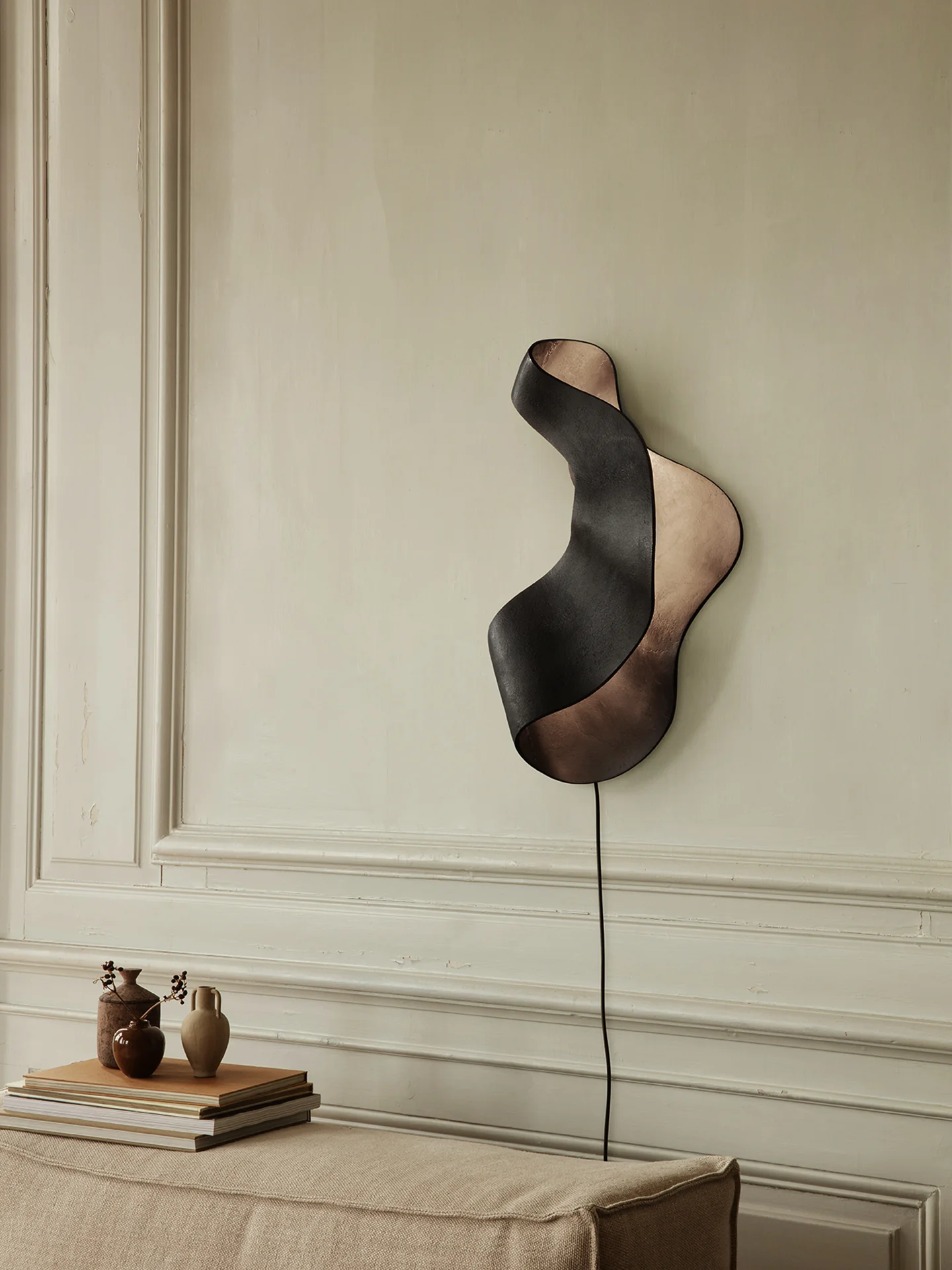 Oyster Wall Lamp - Black - UL - Image 2