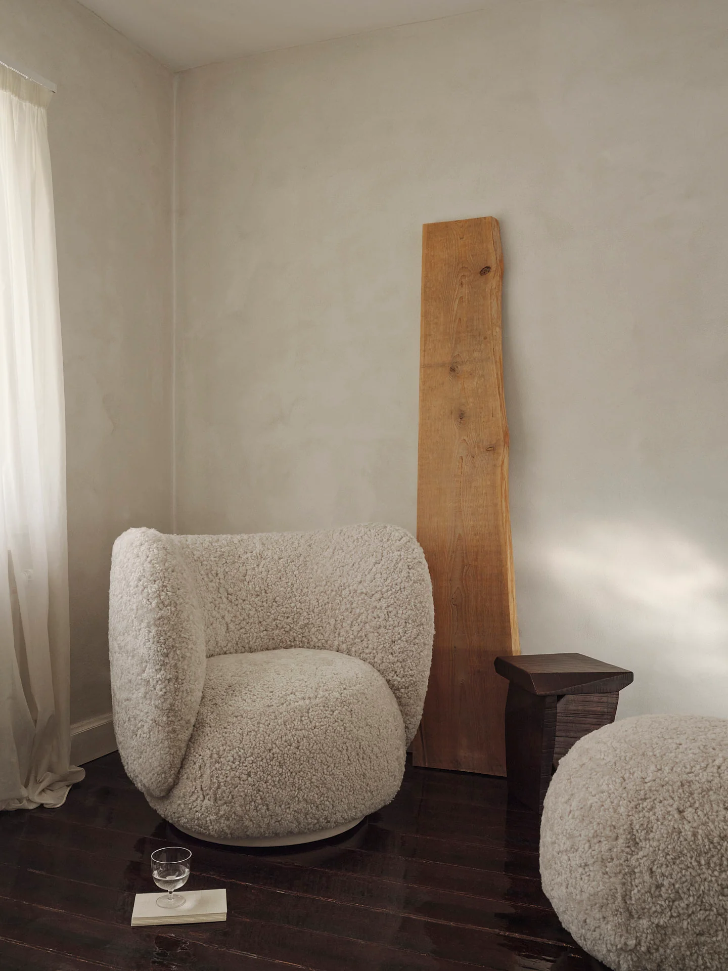 Rico Lounge Chair - Swivel - Sheepskin - Moonlight - US - Image 2