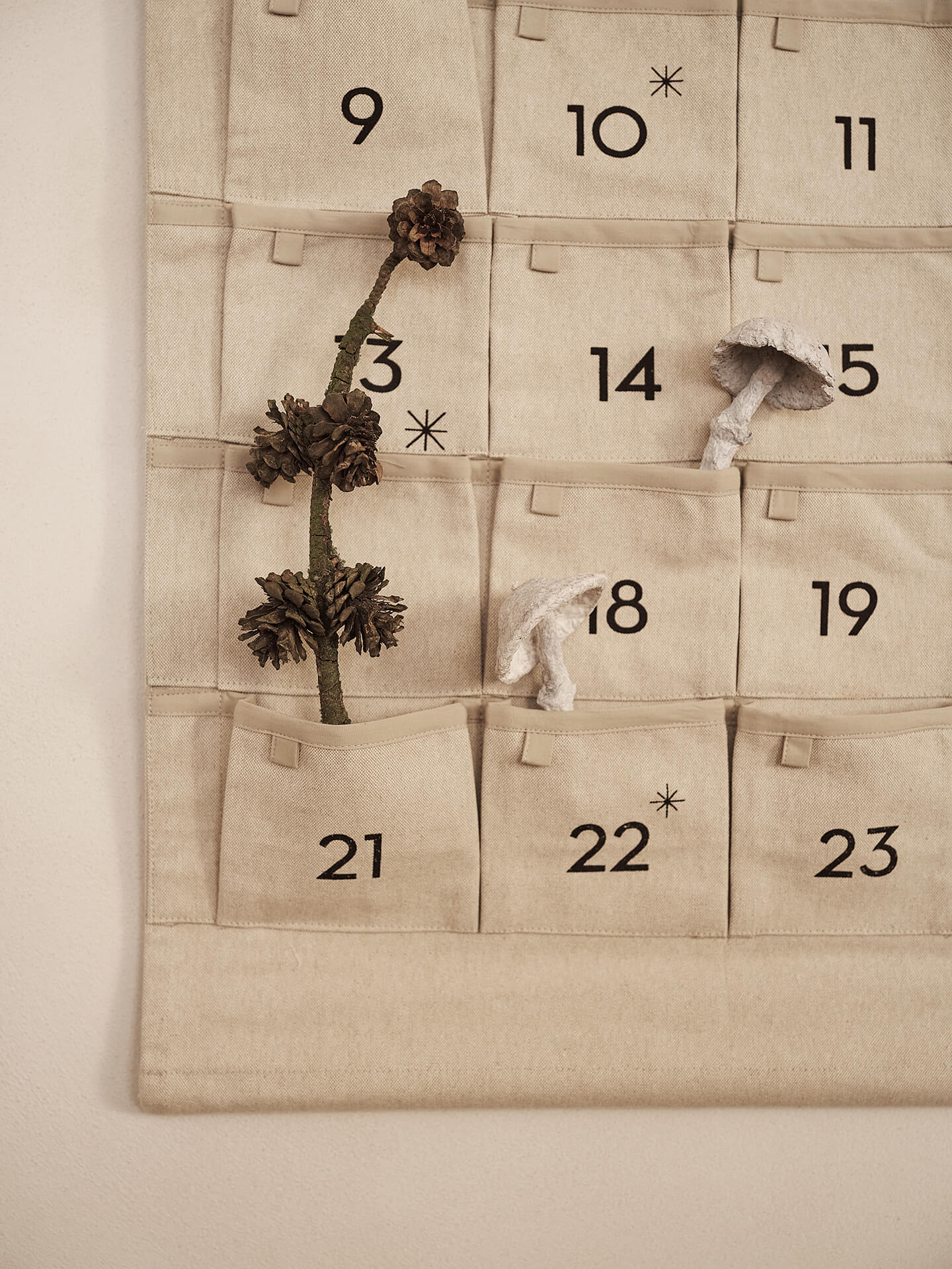 Star Christmas Calendar - Sand/Black - Image 3