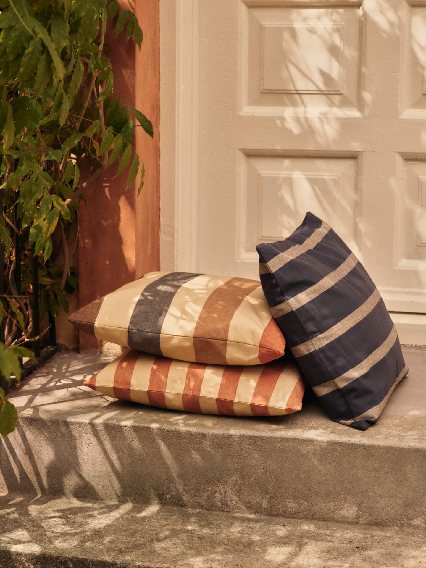 Strand Outdoor Cushion - Indigo Blue/Parchment - Image 2