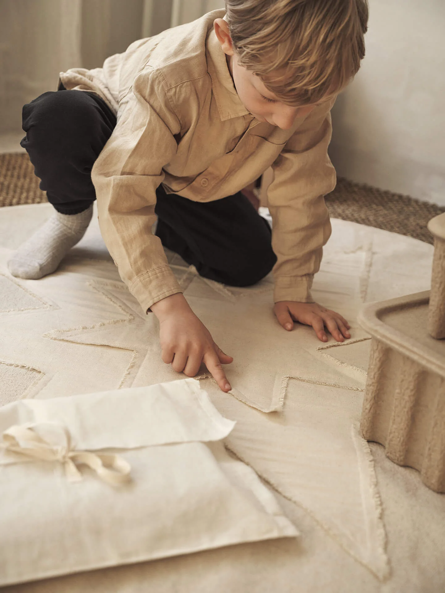 Vela Star Christmas Tree Blanket - Natural - Image 3