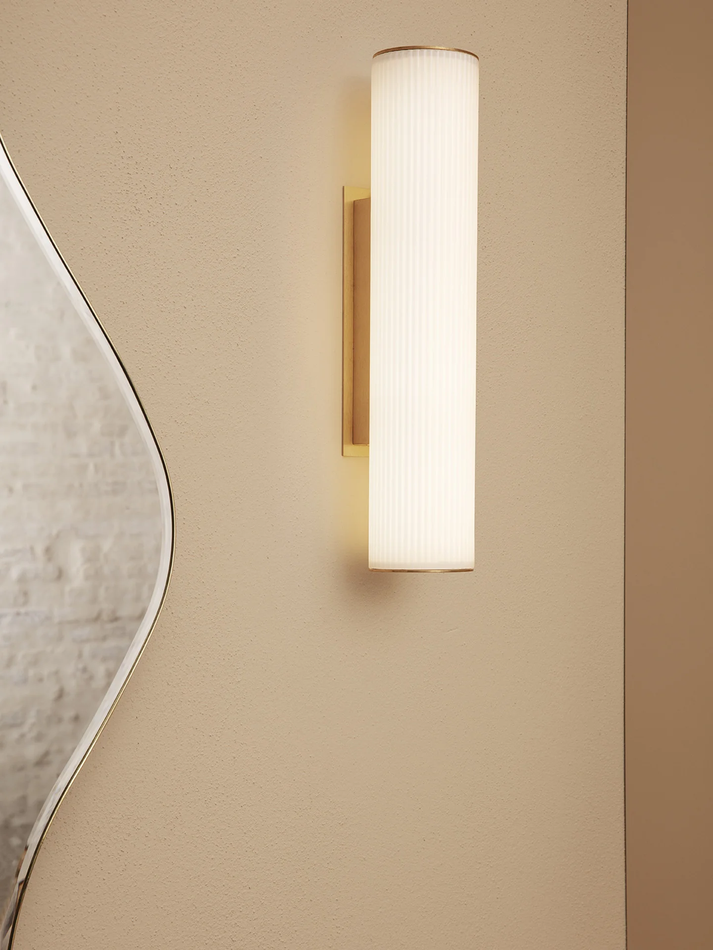 Vuelta Wall Lamp 40 - White/Brass - UL - Image 2